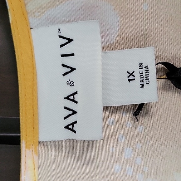 Ava & Viv Squash Floral Print Romper Plus Size 1X V-Neck Closure - Picture 11 of 15